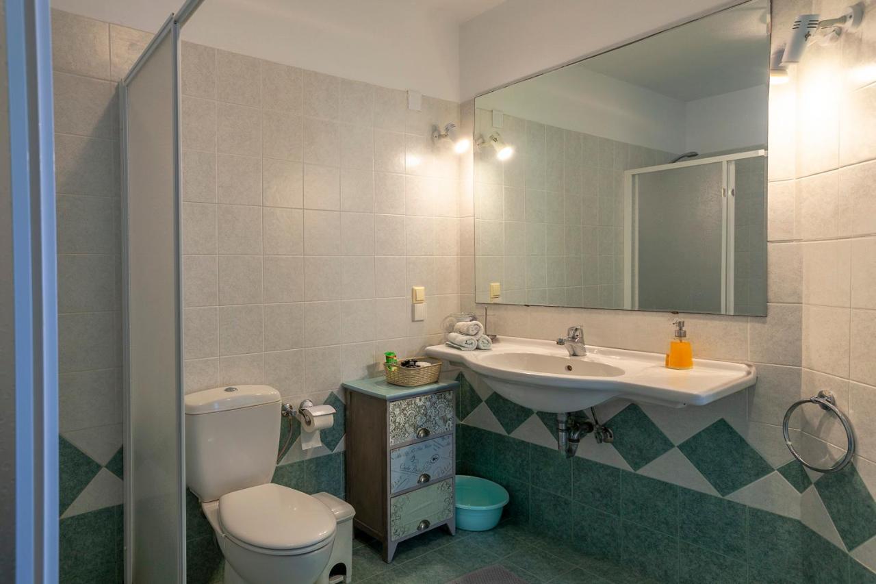 Emily'S Suites Adamantas  Exteriér fotografie