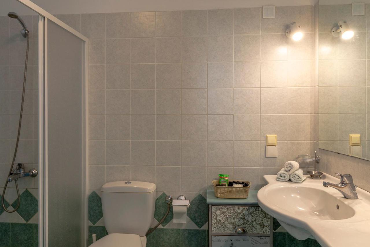 Emily'S Suites Adamantas  Exteriér fotografie