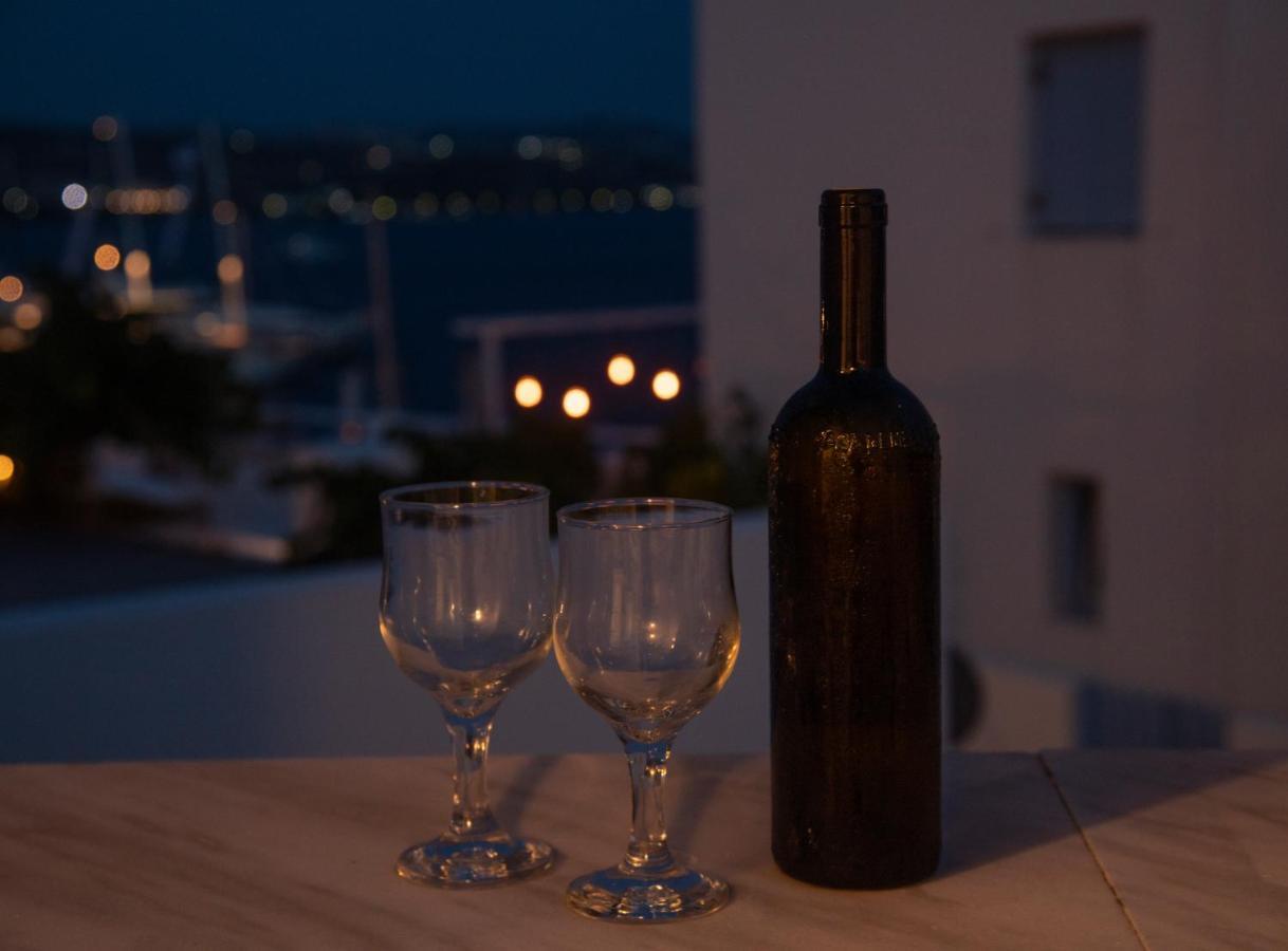 Emily'S Suites Adamantas  Exteriér fotografie